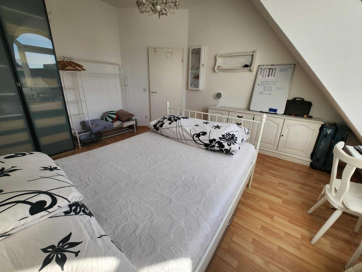 One Private Available In A Two In Tegel, Berlino