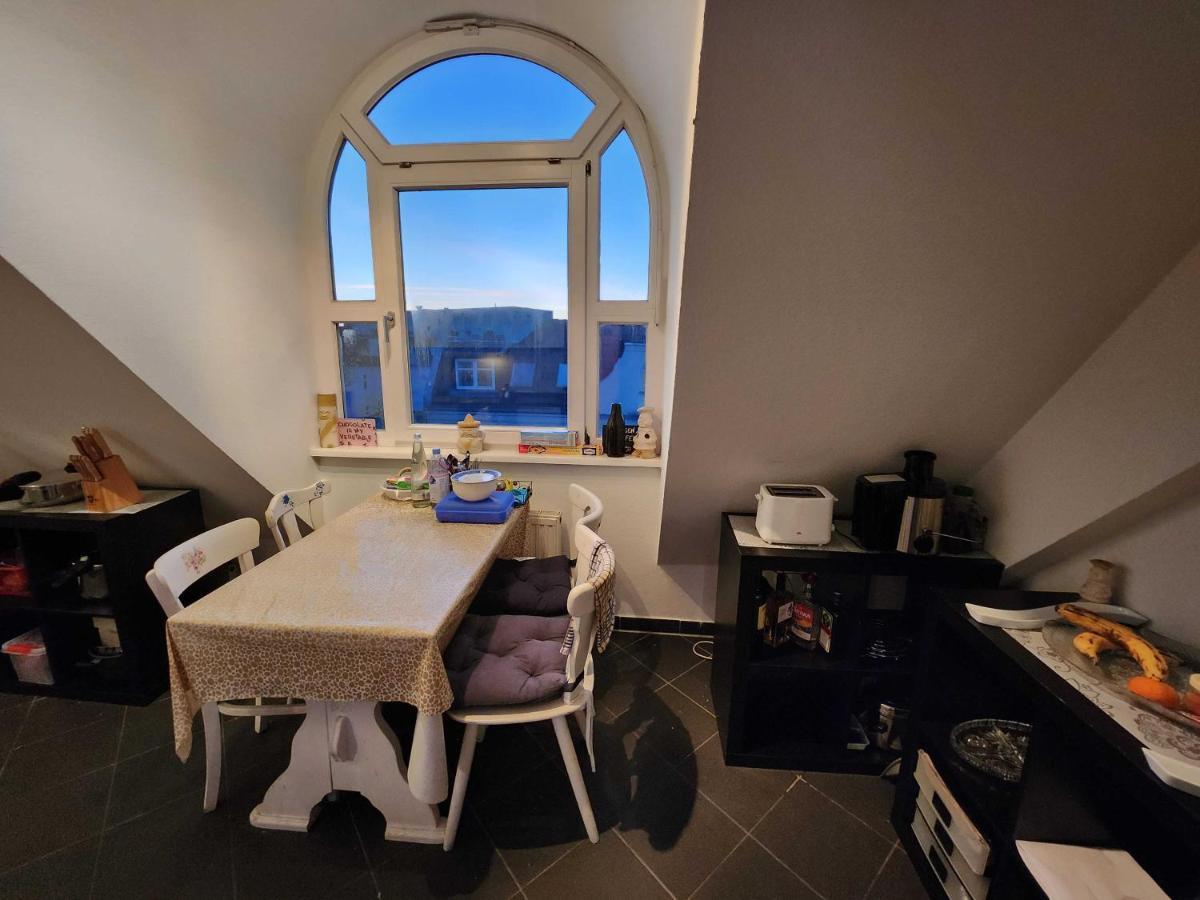 One Private Available In A Two In Tegel, Alloggio in famiglia *