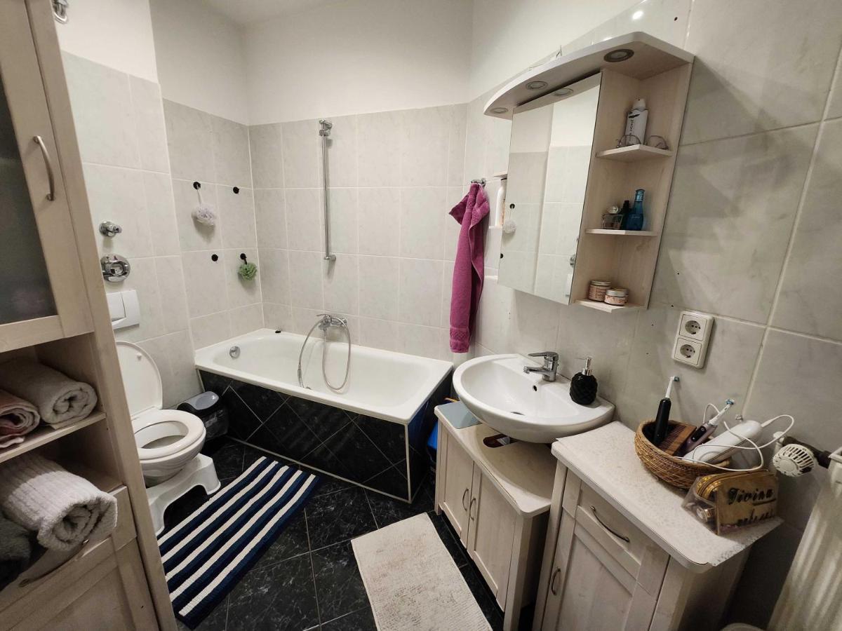 Alloggio in famiglia One Private Available In A Two In Tegel, Berlino