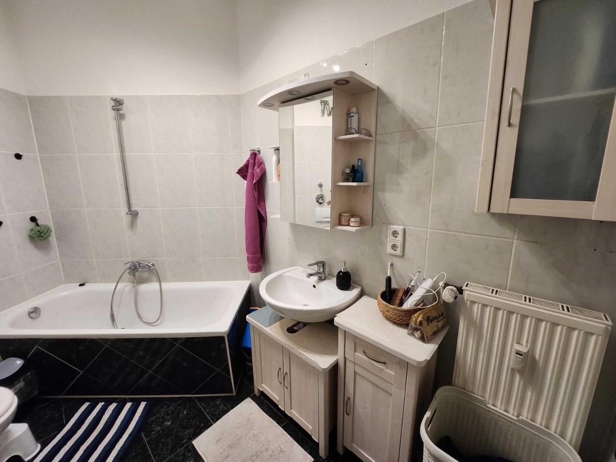One Private Available In A Two In Tegel, Alloggio in famiglia *